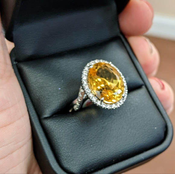***SOLD****"2.5ct yellow topaz and diamond ring - Picture 2 of 9